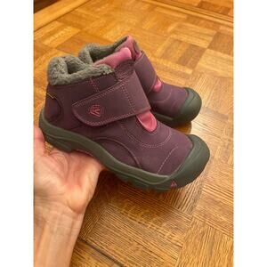 Keen Korea’s boot size 5